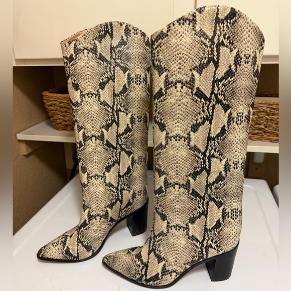 SCHUTZ Analeah Boot in Snakeskin! Only worn twice! - Picture 5 of 8